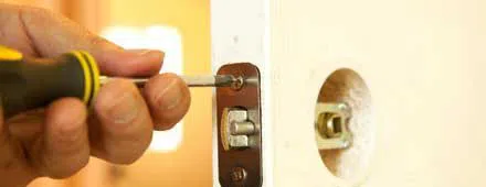 Affordable Locksmith Services Bristol, CT 860-261-9281 - 24-hour-lock-key-01