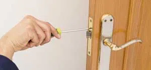 Affordable Locksmith Services Bristol, CT 860-261-9281 - trunk-unlock-01